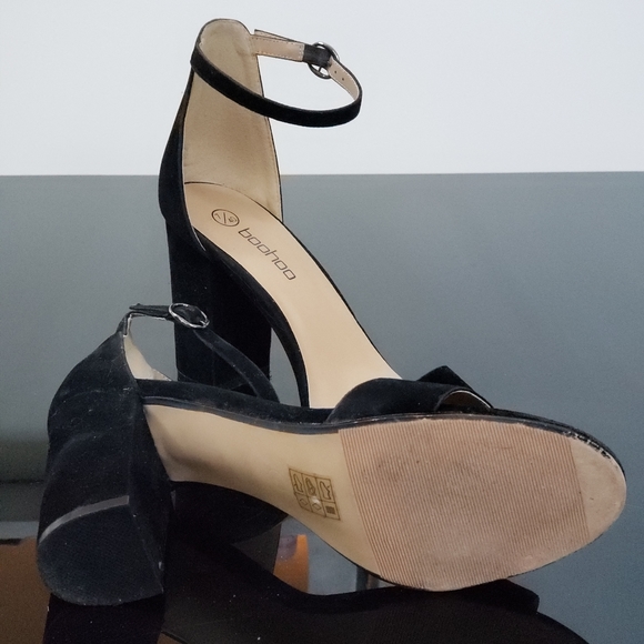 3 for $20 👠Boohoo black chunky heel sandals - Picture 3 of 4